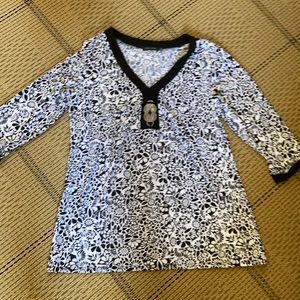 Black and white flowy top